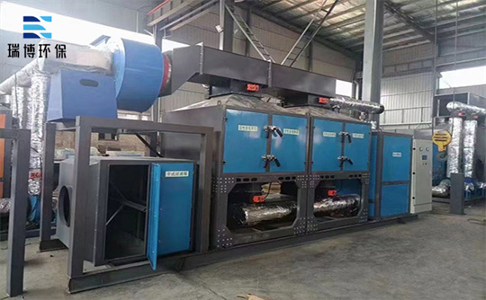 ΣUURr}U̎OҎ(gu)ʹh(hun)